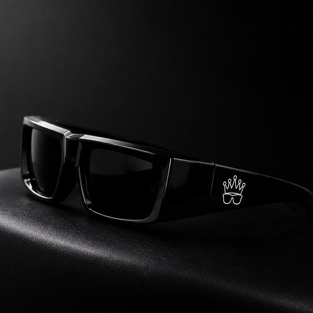 Gafas La Nota negras, vista tres cuartos con la corona en la patilla